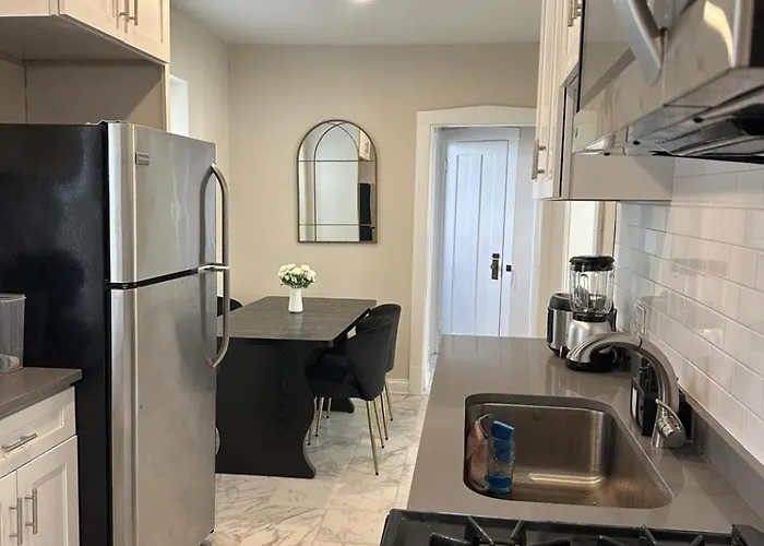 Holiday home Sleeps 26 • Modern Multi-unit • Gym • Workspaces