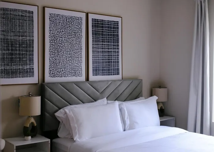 Holiday home Sleeps 26 • Modern Multi-unit • Gym • Workspaces *