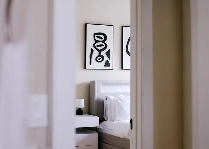 Holiday home Sleeps 26 • Modern Multi-unit • Gym • Workspaces Chicago