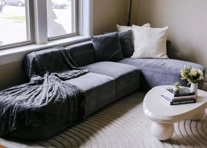 Sleeps 26 • Modern Multi-unit • Gym • Workspaces