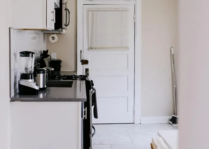 Sleeps 26 • Modern Multi-unit • Gym • Workspaces