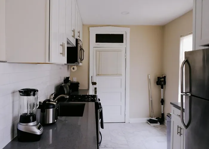 Sleeps 26 • Modern Multi-unit • Gym • Workspaces Holiday home