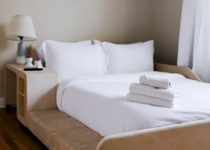 Sleeps 26 • Modern Multi-unit • Gym • Workspaces Holiday home Chicago