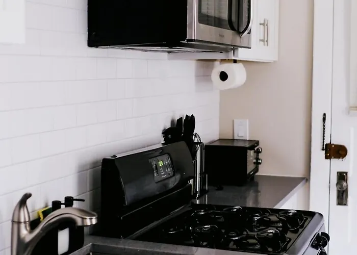 Sleeps 26 • Modern Multi-unit • Gym • Workspaces Holiday home Chicago