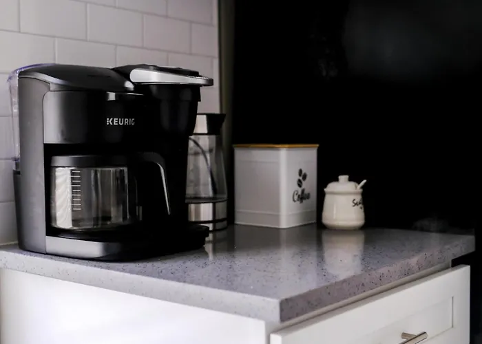 Sleeps 26 • Modern Multi-unit • Gym • Workspaces * Chicago