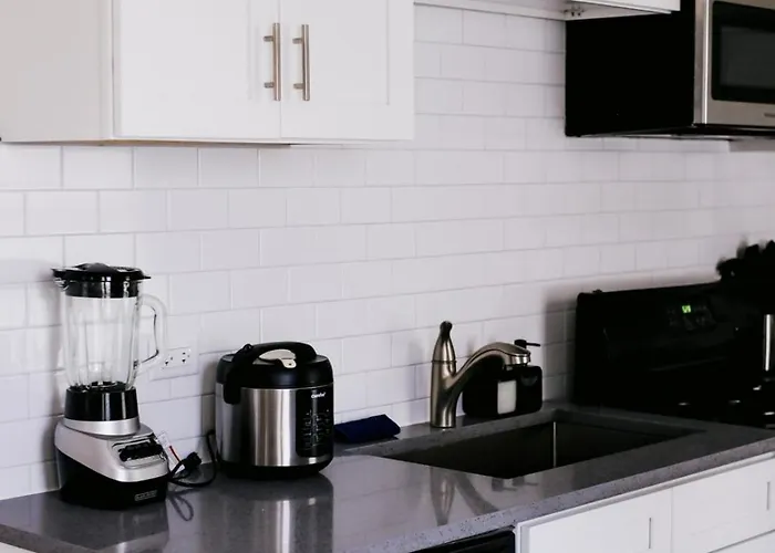 Sleeps 26 • Modern Multi-unit • Gym • Workspaces Holiday home Chicago